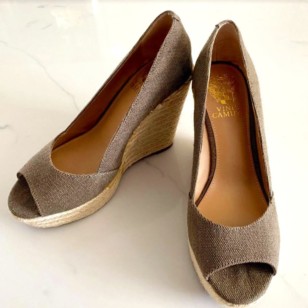 Vince Camuto Olive Green Size 7.5 Wedge Sandal